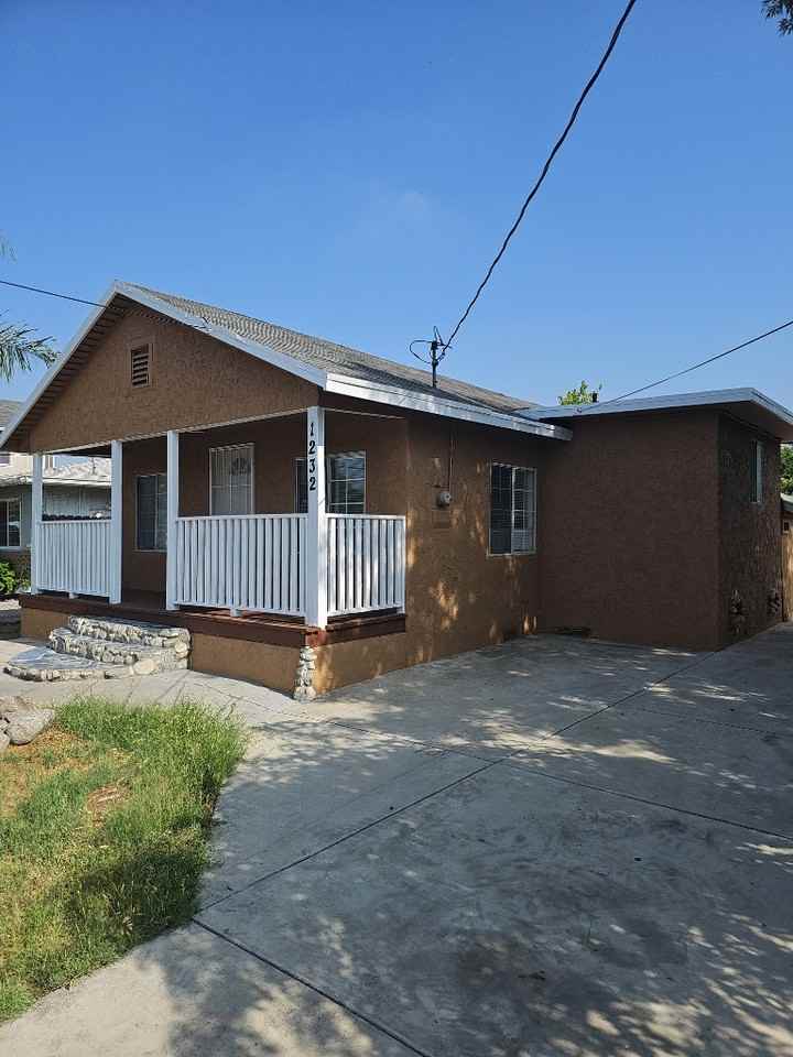 1232 Vine St