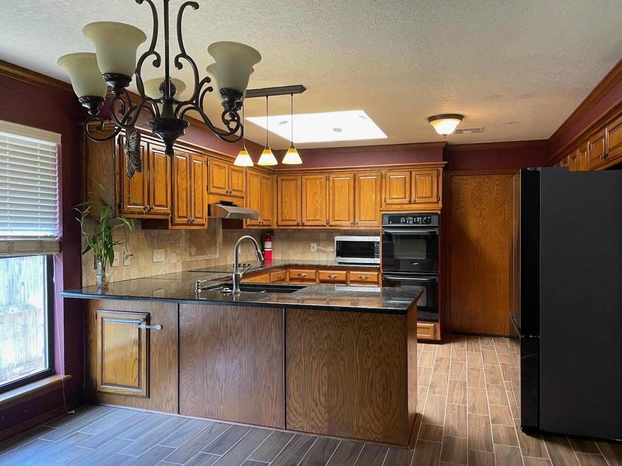 7005 Lakepointe Dr - Photo 3 of 21