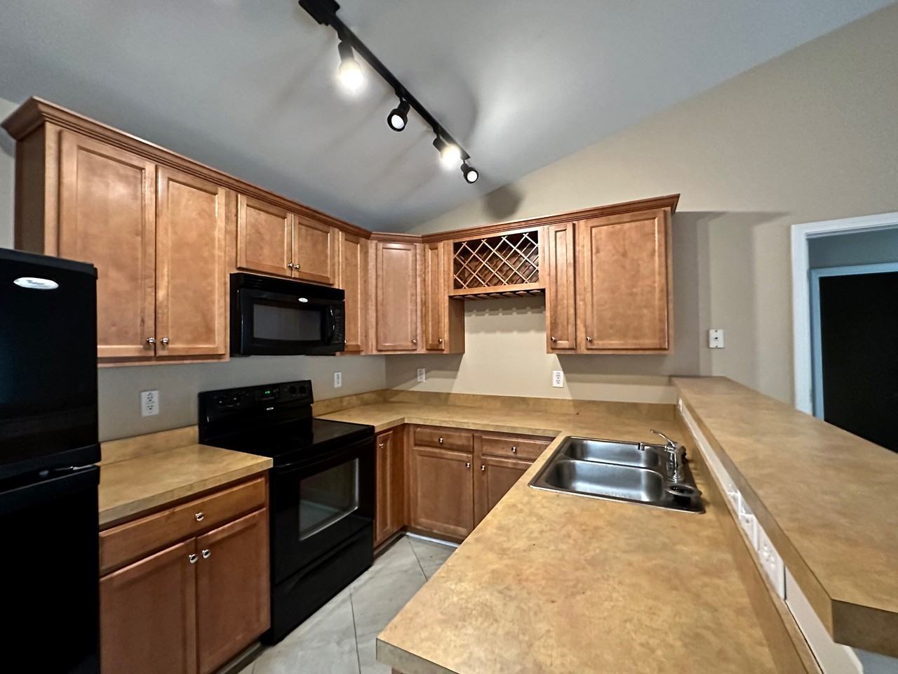 1284 Duncan Gardens Dr - Photo 2 of 12