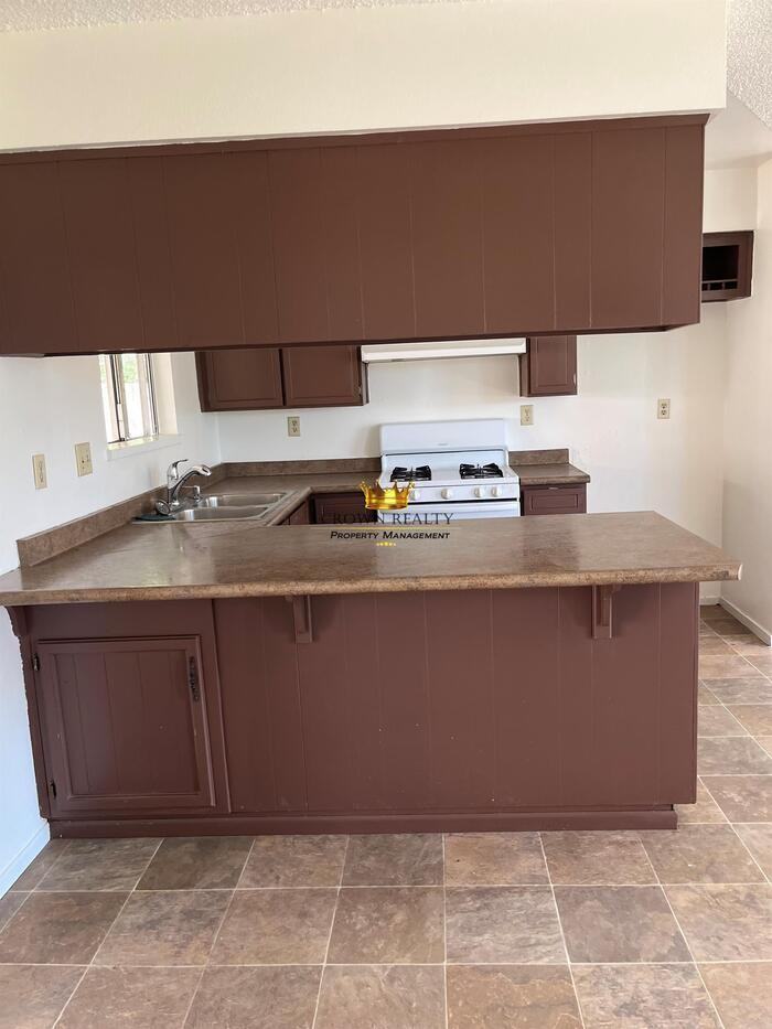 1331 E Aspen Ave - Photo 3 of 12