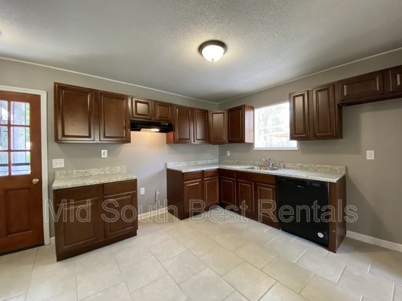 3006 Randy Ln - Photo 3 of 8