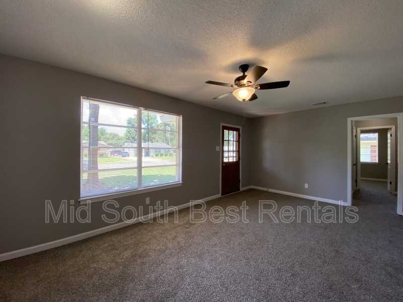 3006 Randy Ln - Photo 2 of 8