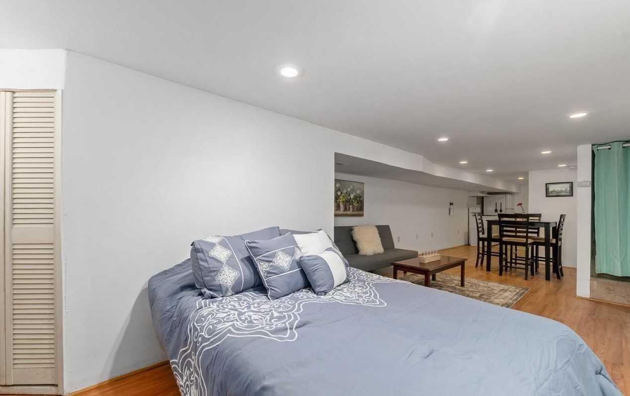 404 W 29th St - Photo 2 of 6