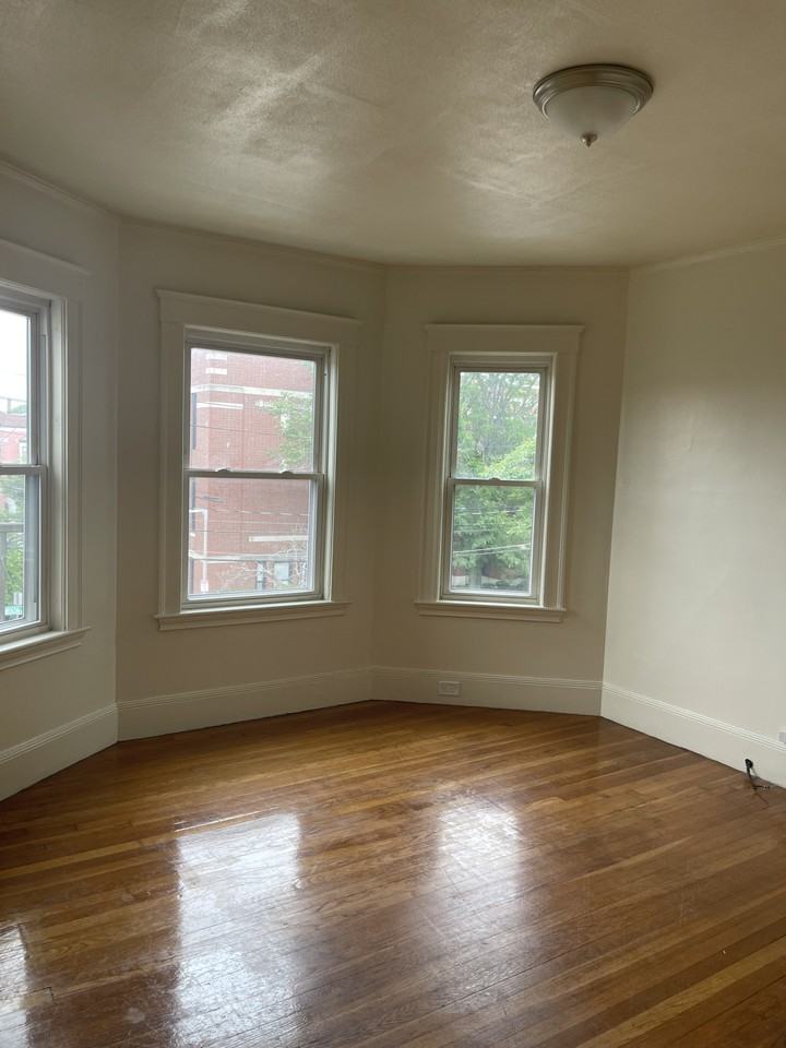 53 Gibson St #3 - Photo 3 of 4