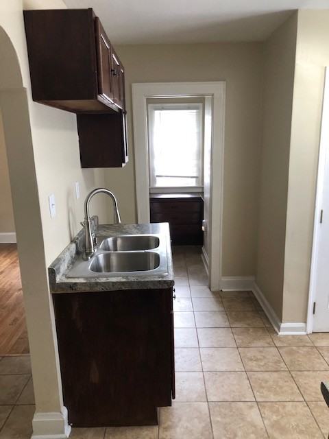 3137 W Pierce St #1 - Photo 3 of 10