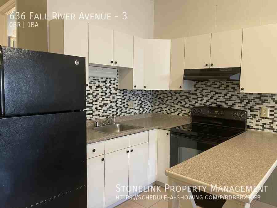 636 Fall River Ave #3 - Photo 2 of 5