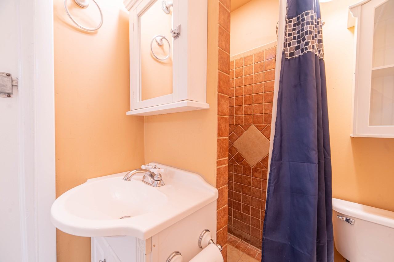 313 S Laurel St #3 - Photo 3 of 18