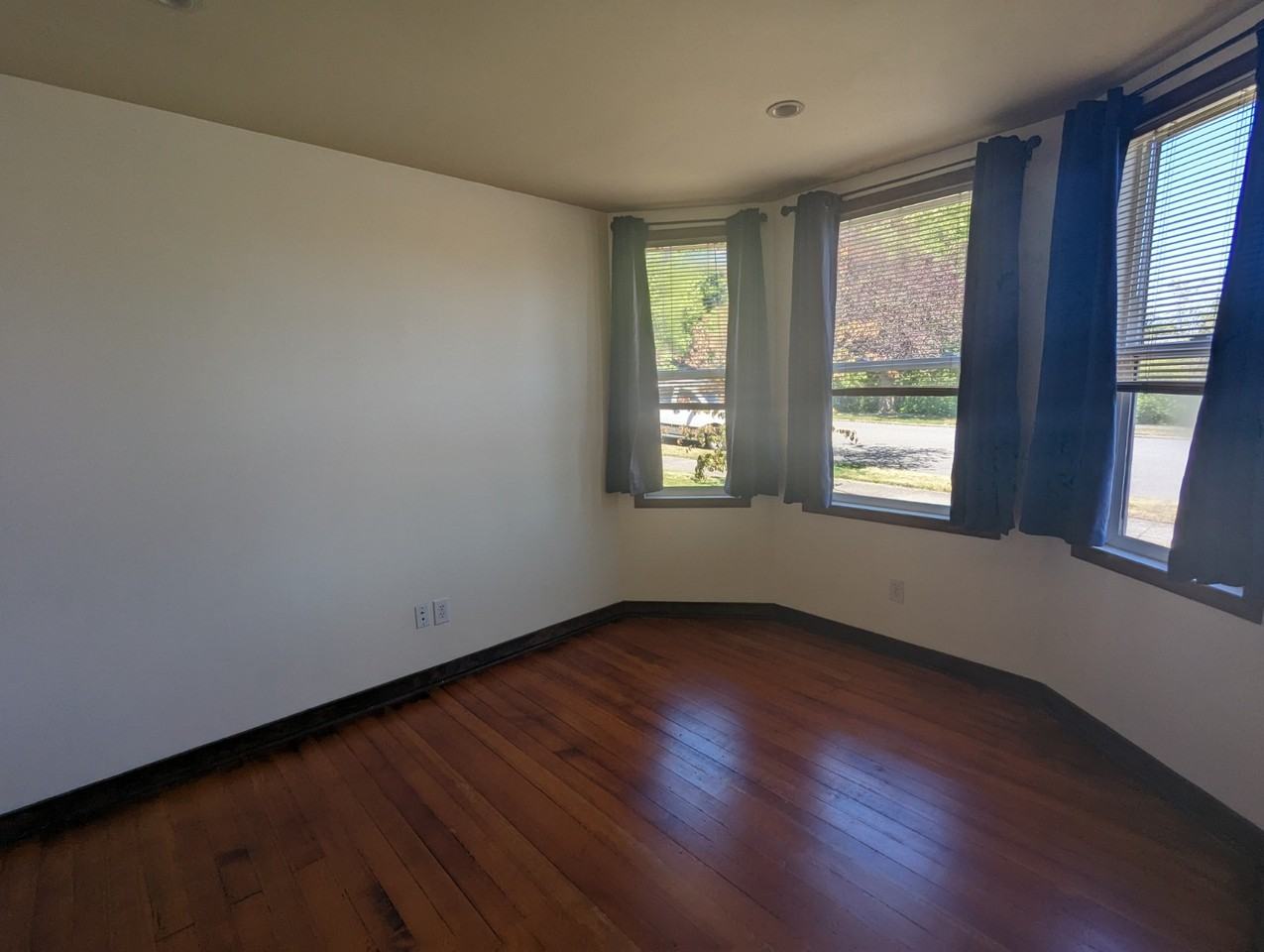 2228 Summit Ave #NA - Photo 2 of 9