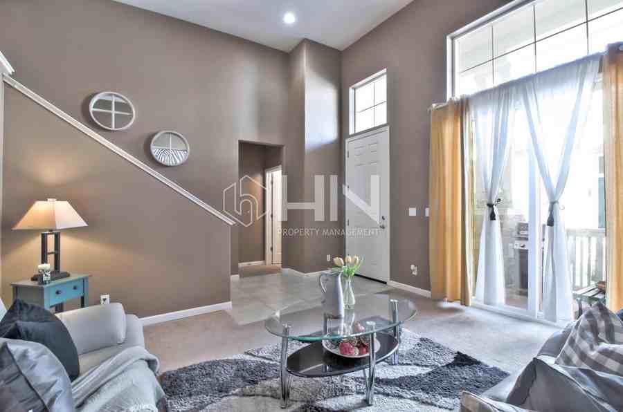 18538 Onyx Ln - Photo 3 of 21