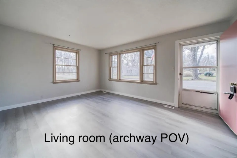 410 N Bourbeuse St - Photo 3 of 13