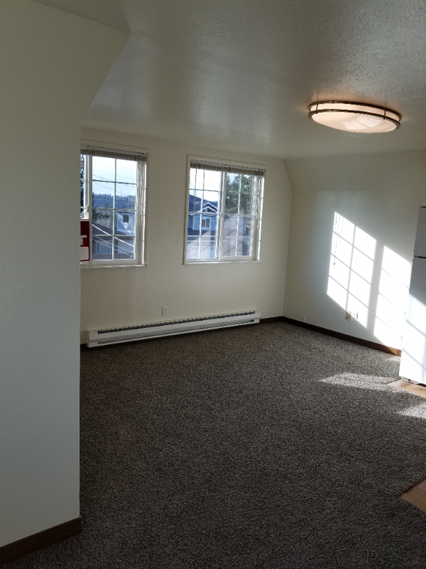 902B 15th Ave - Photo 3 of 8