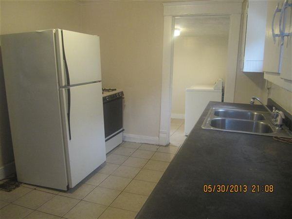 332 Bingham St - Photo 3 of 10