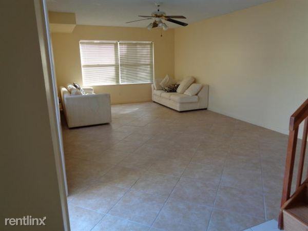 47 Essex Ct - Photo 3 of 6