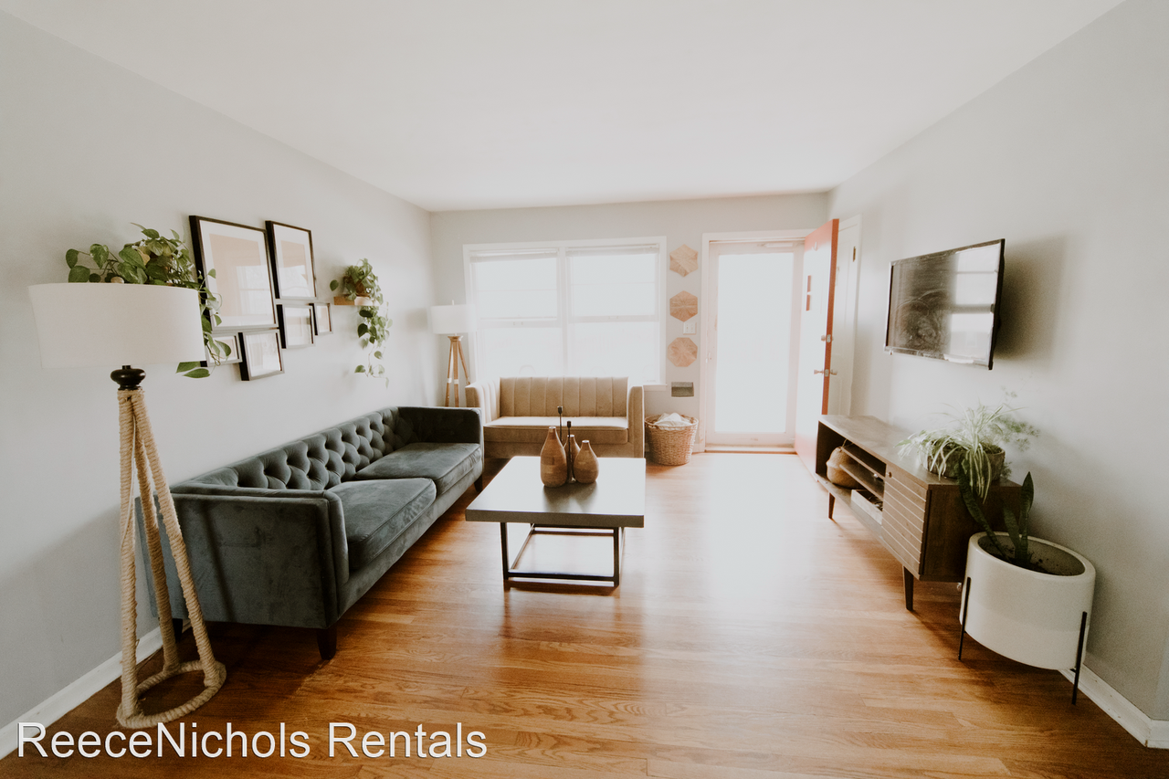 5814 Russell St - Photo 3 of 27