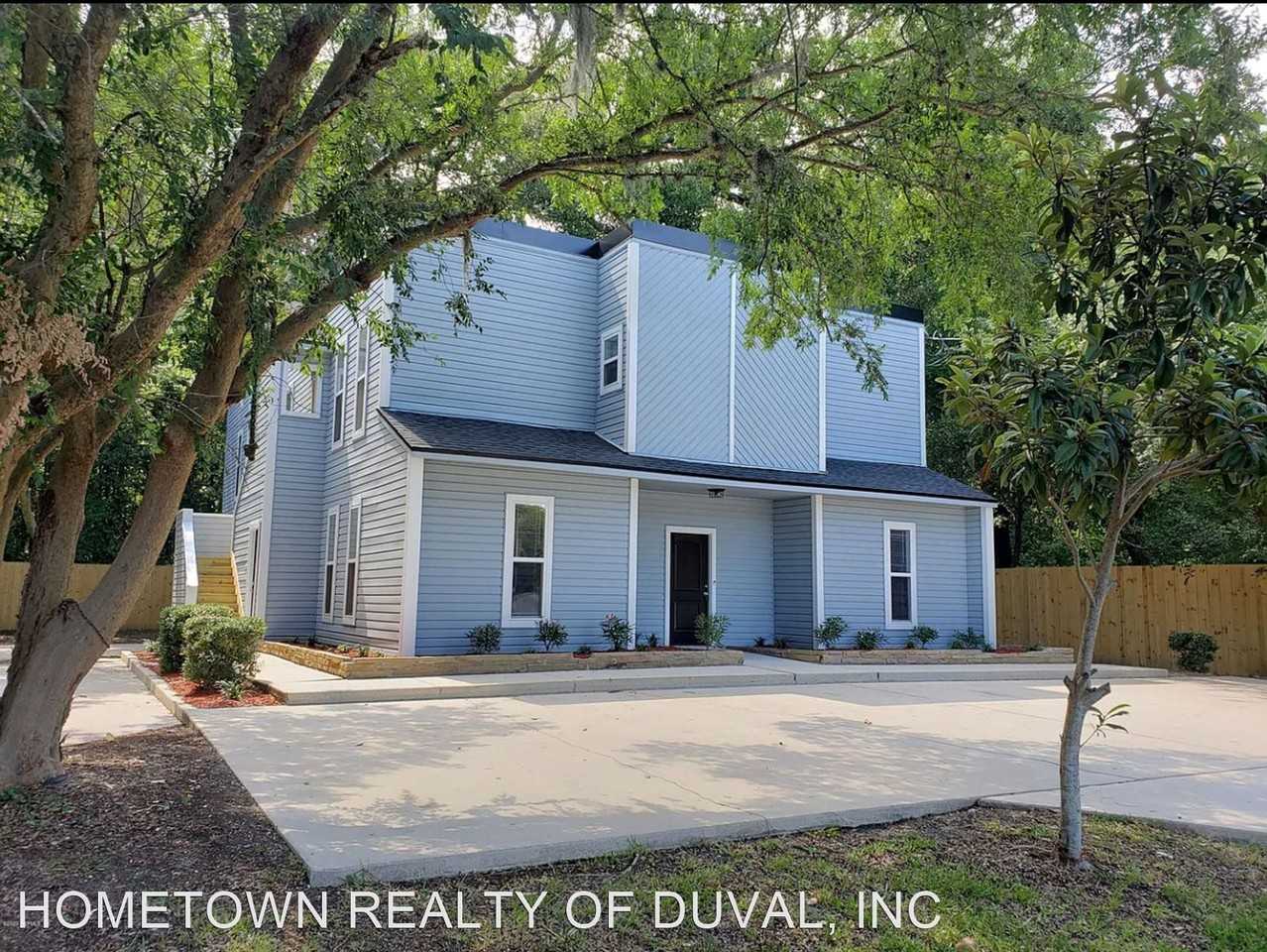 AMAZING 4 BEDROOM 2 BATH MULTI USE PROPERTY IN ARLINGTON! - Photo 3 of 25