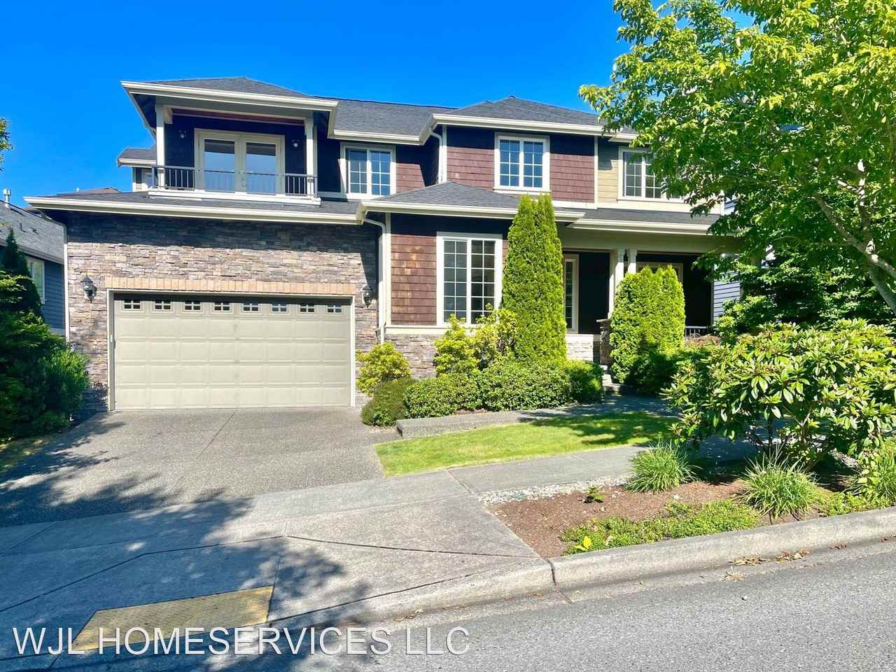 1582 25th Ave Ne - Photo 3 of 40