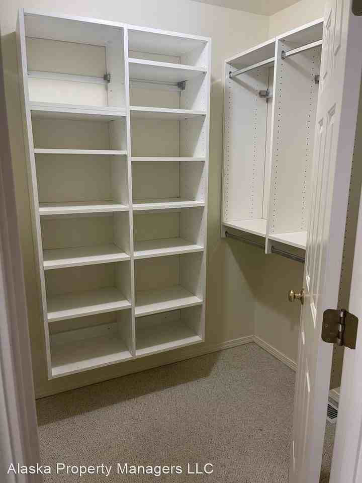 2510 Trisha Ave - Photo 3 of 28