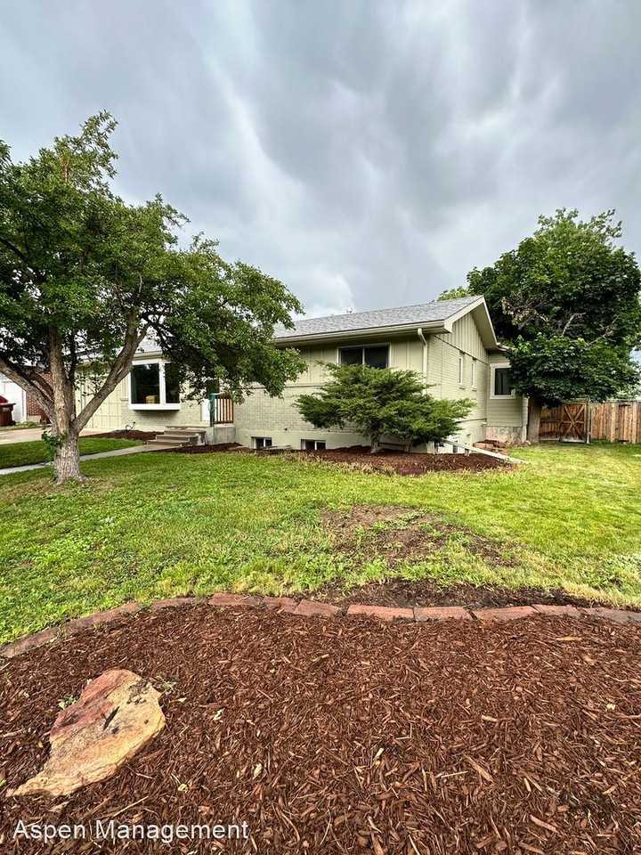 560 Yale Rd - Photo 2 of 29