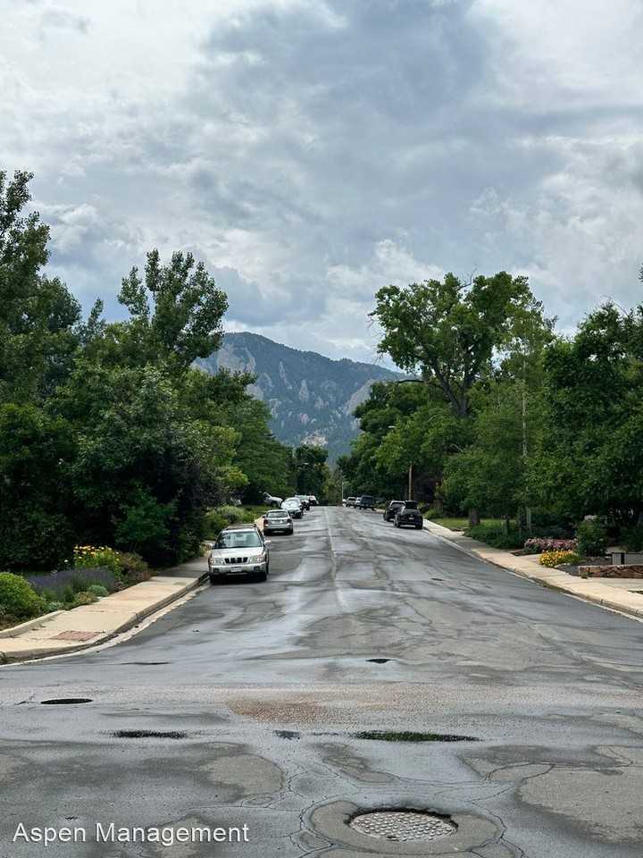 560 Yale Rd - Photo 3 of 29