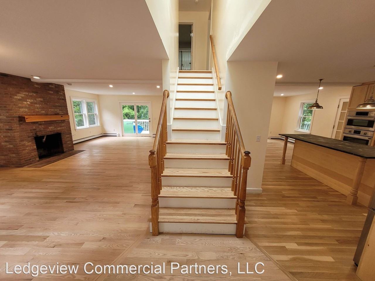 467 Shaker St - Photo 2 of 37