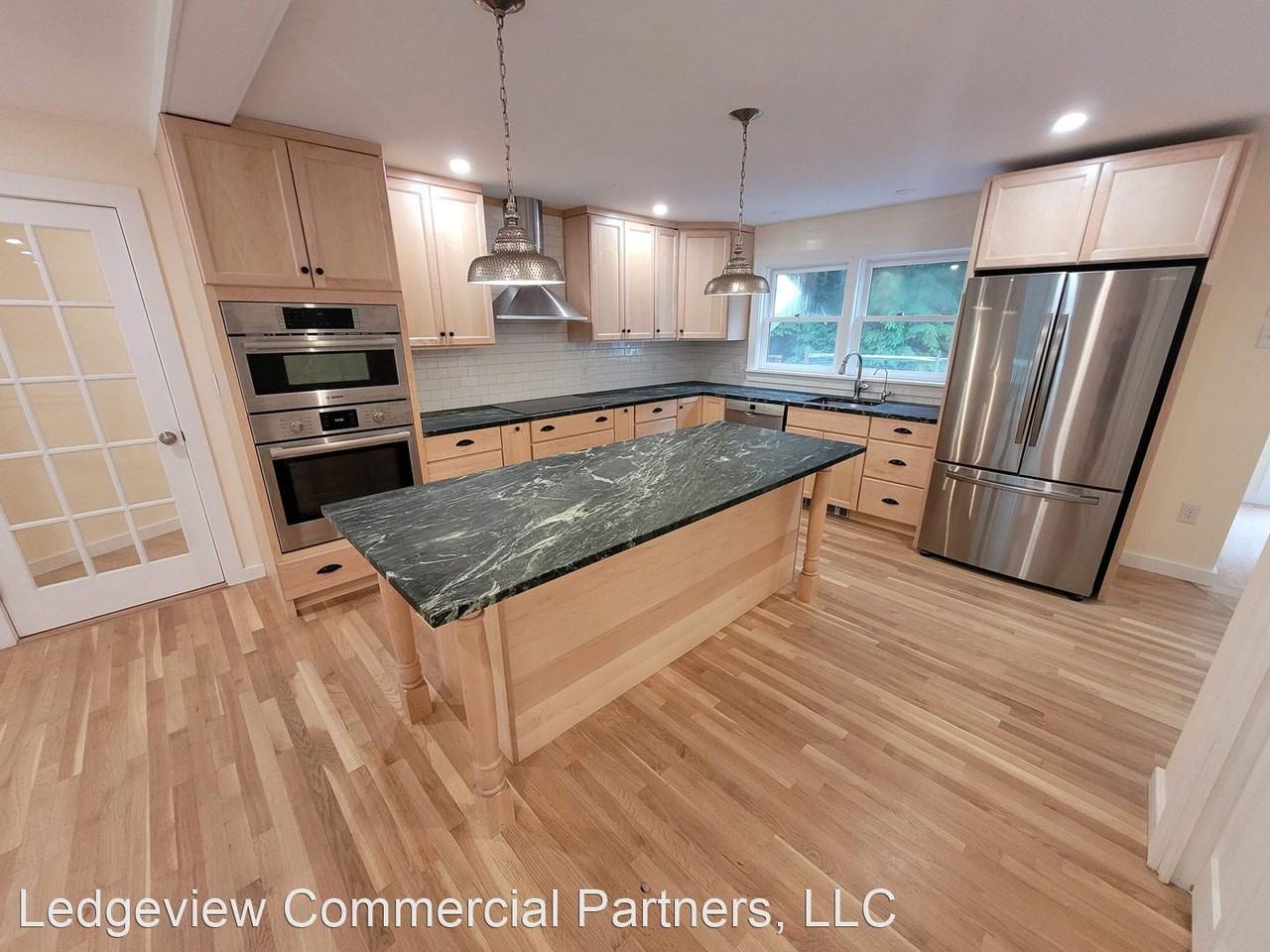 467 Shaker St - Photo 3 of 37