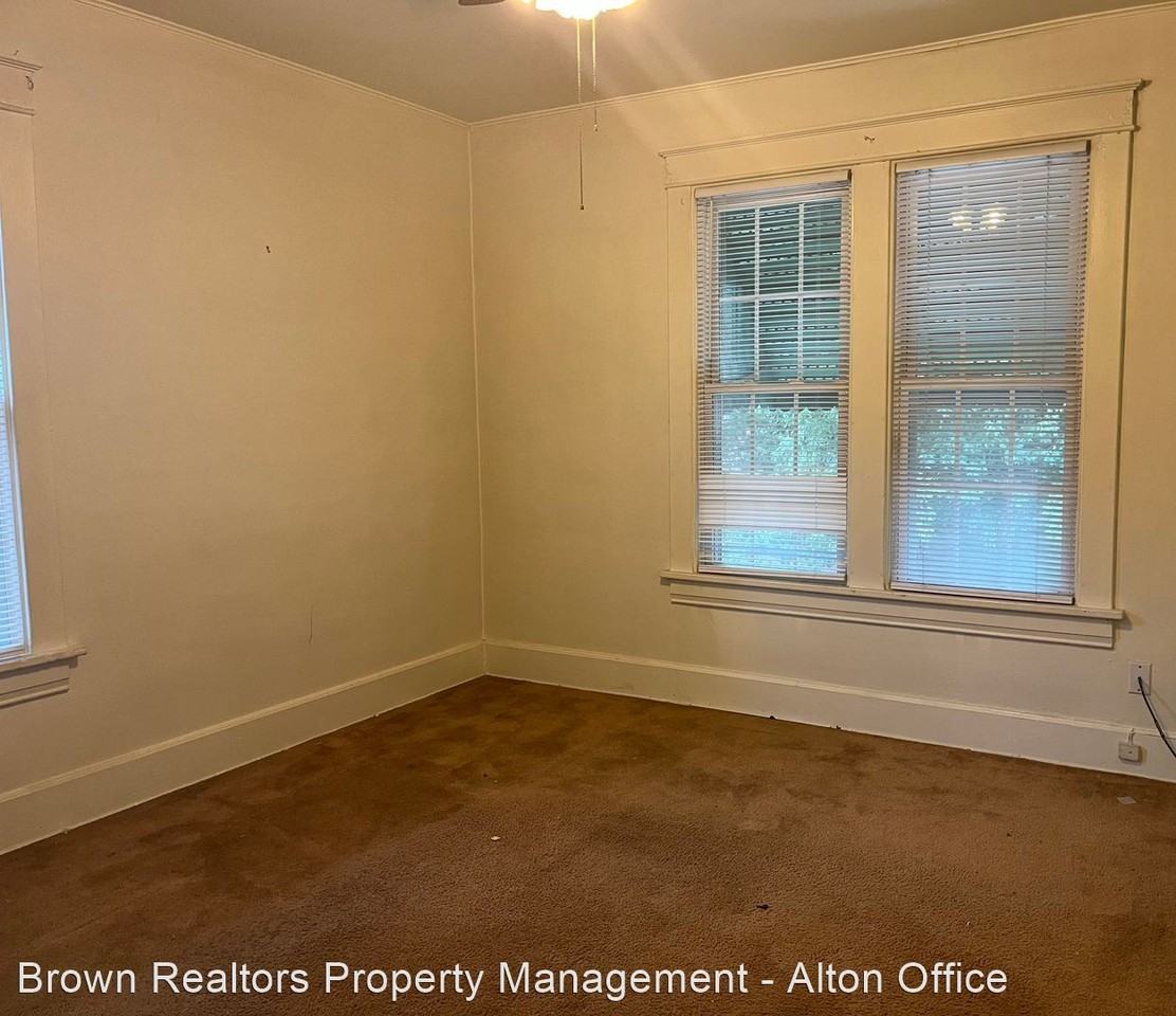 2900 Brown St. - Photo 3 of 8