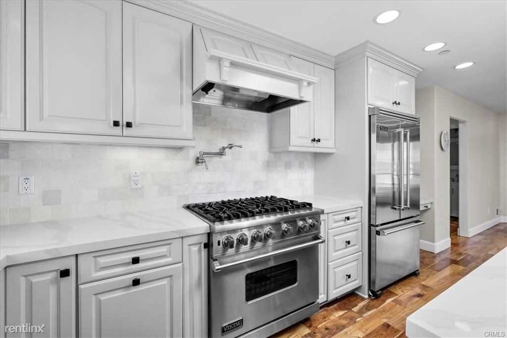 1126 Laurel Ave - Photo 3 of 11