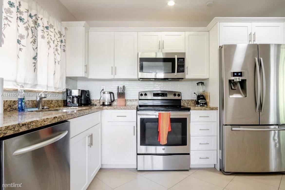 716 Ne 7th St - Photo 2 of 32