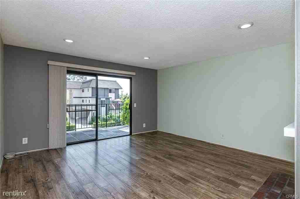 811 N Columbus Ave #12 - Photo 2 of 11