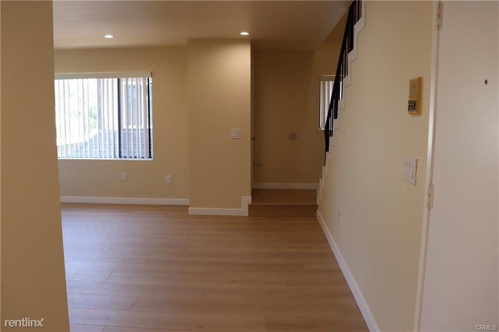 663 Alexander St #4 - Photo 3 of 11