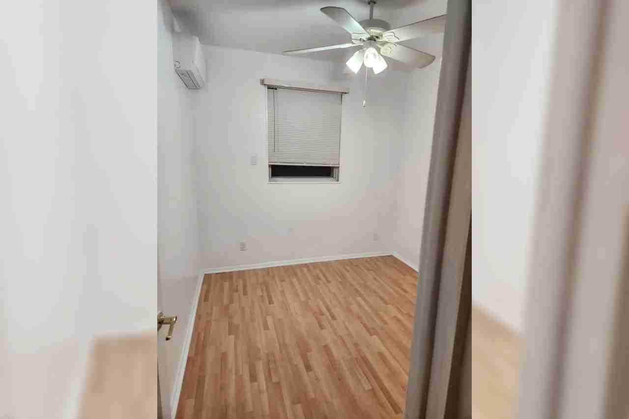 1424 131st St - Photo 3 of 10