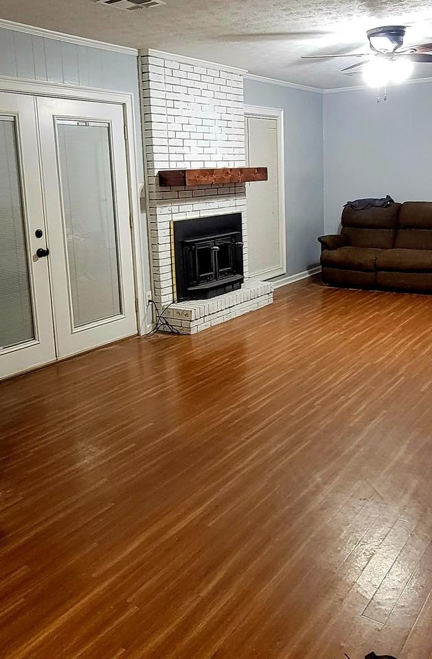 208 Sheila Blvd - Photo 3 of 13