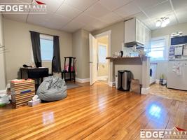 featured image of 555 Washington St #1