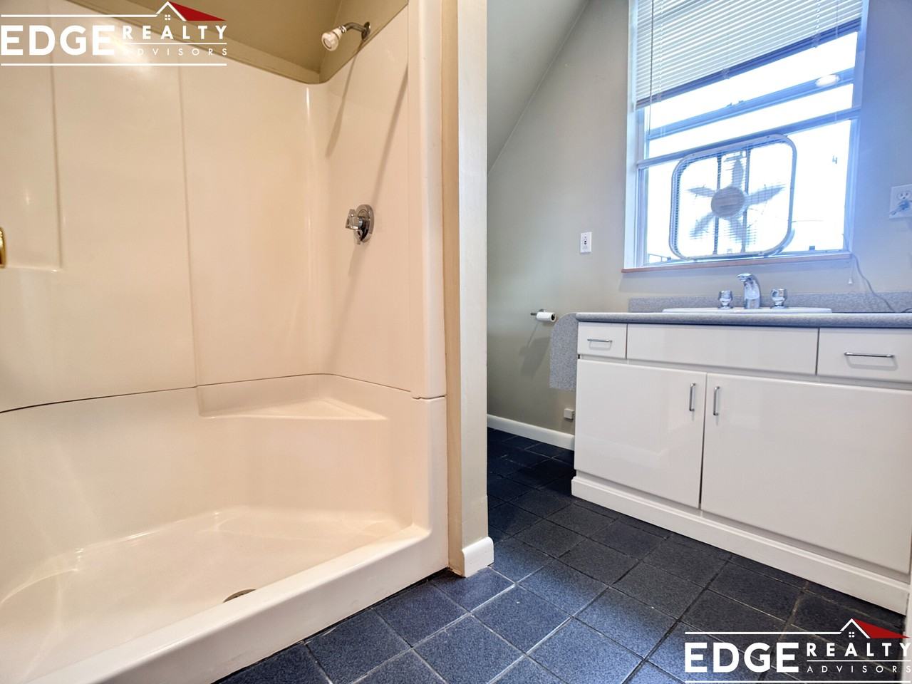 555 Washington St #3 - Photo 5 of 7