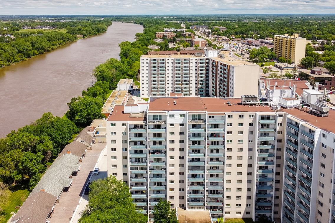 Parkside Plaza Apartments 1630 Henderson Hwy, Winnipeg, MB R2G 2B9