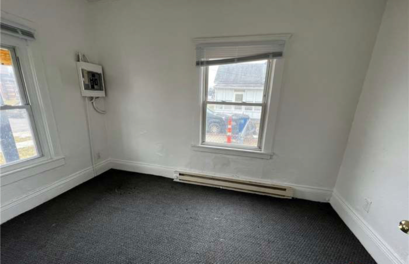 739 Spring St - Photo 2 of 7