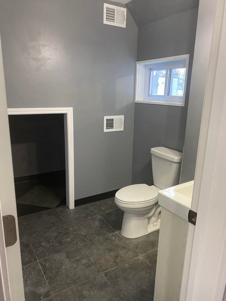 441 S Nash St #NA - Photo 3 of 34