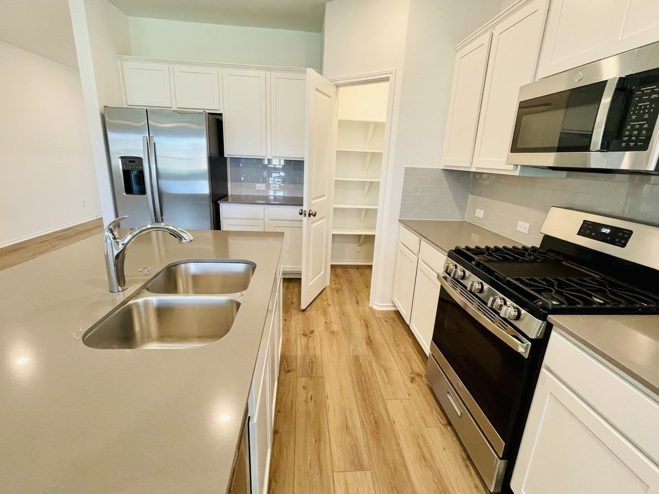 644 Silver Springs Bnd #NA - Photo 3 of 20