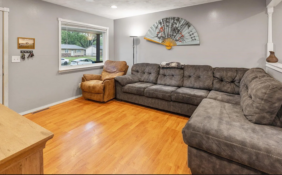 5148 S Madison Ave #NA - Photo 2 of 2