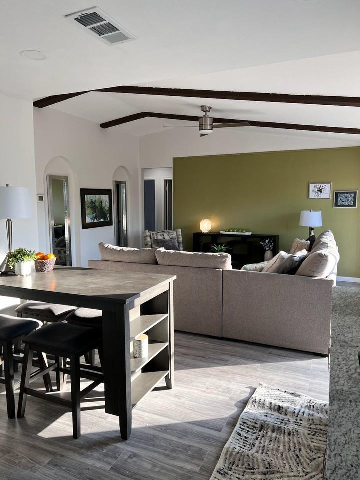 730 University Place - Photo 2 of 8