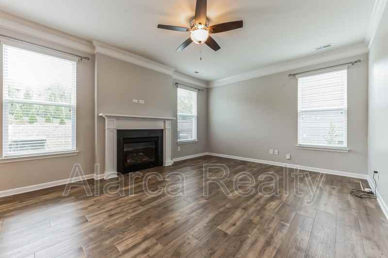7419 Canova Ln - Photo 4 of 38