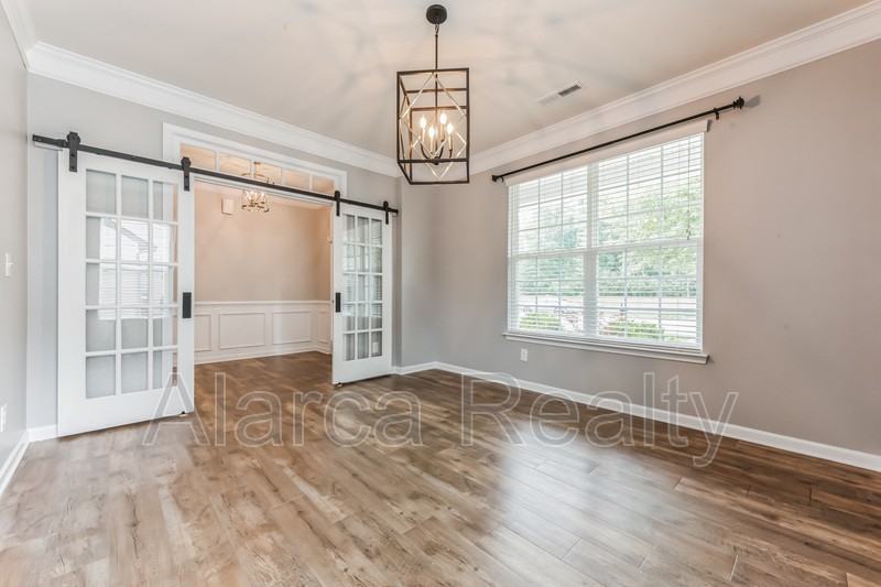 7419 Canova Ln - Photo 6 of 38