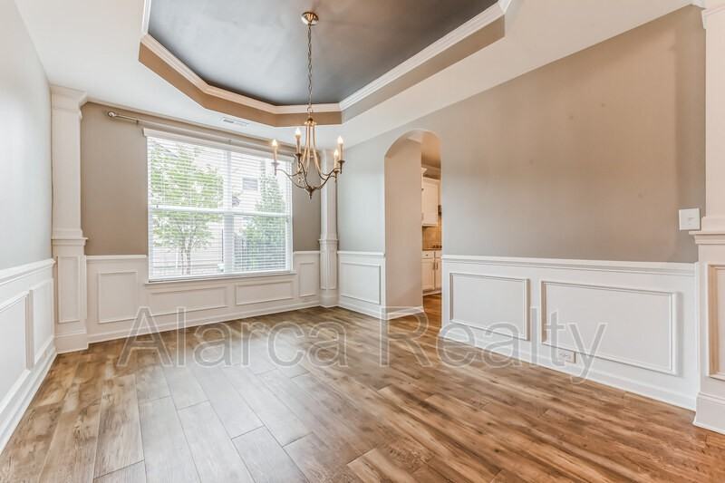 7419 Canova Ln - Photo 7 of 38