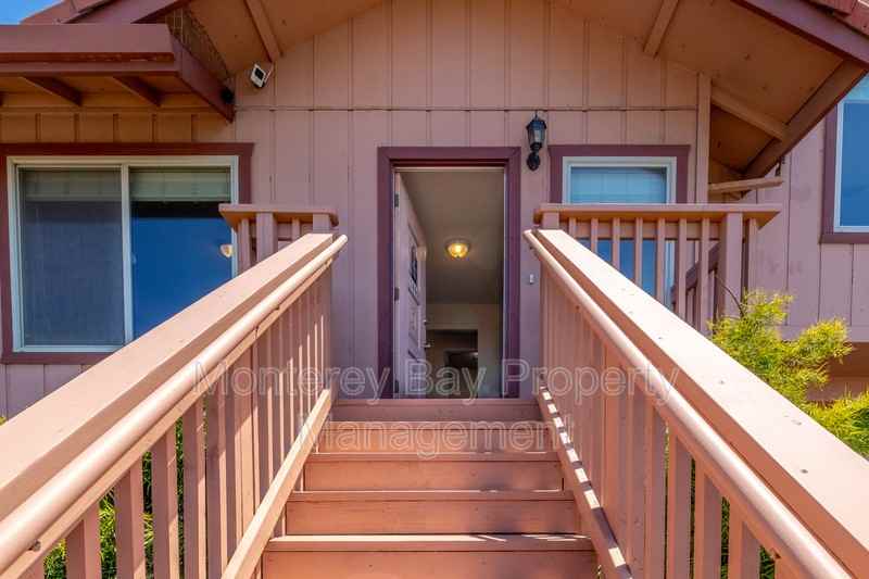 1446 Skyview Dr - Photo 3 of 47