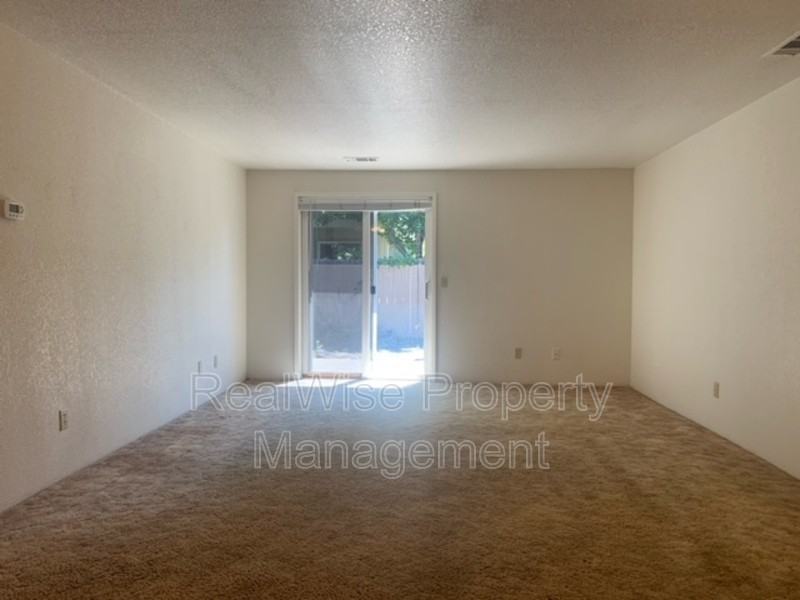 1423 Kokanee Ln - Photo 2 of 15