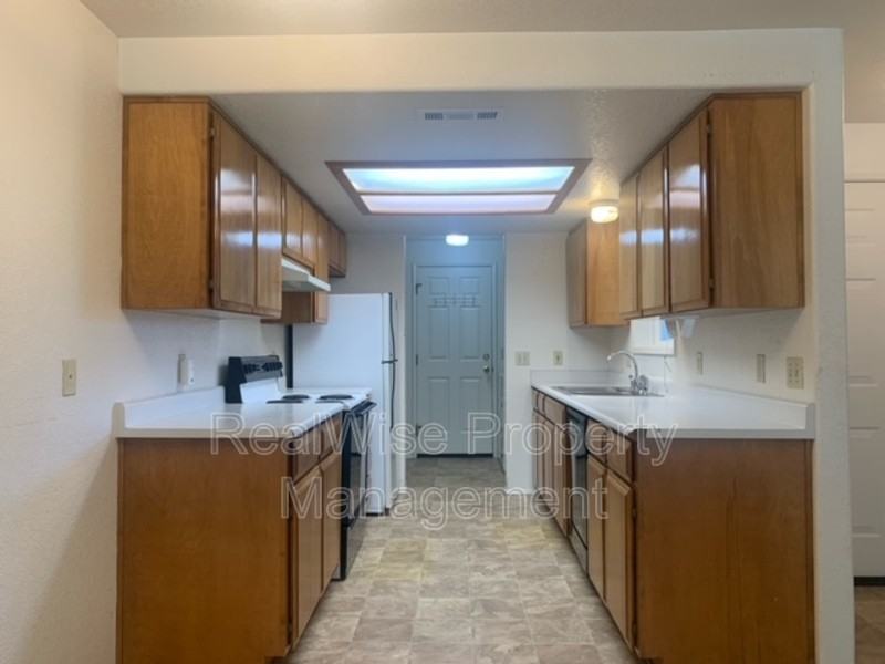 1423 Kokanee Ln - Photo 3 of 15