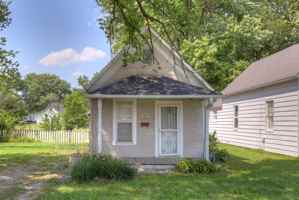 featured image of 1221 W 10th St #1