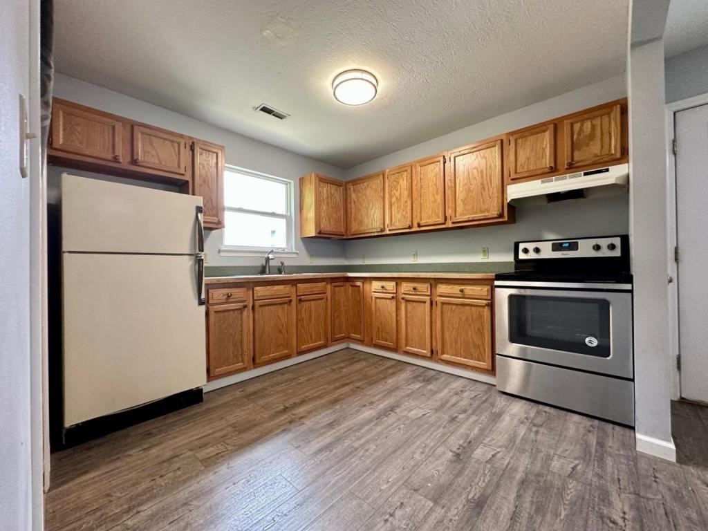 567 Sherman St - Photo 4 of 16