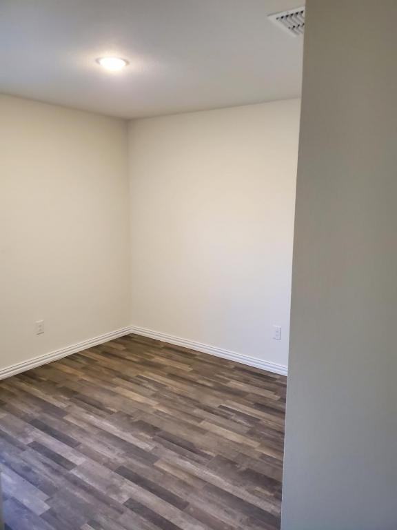201 S 2nd St - Photo 4 of 10