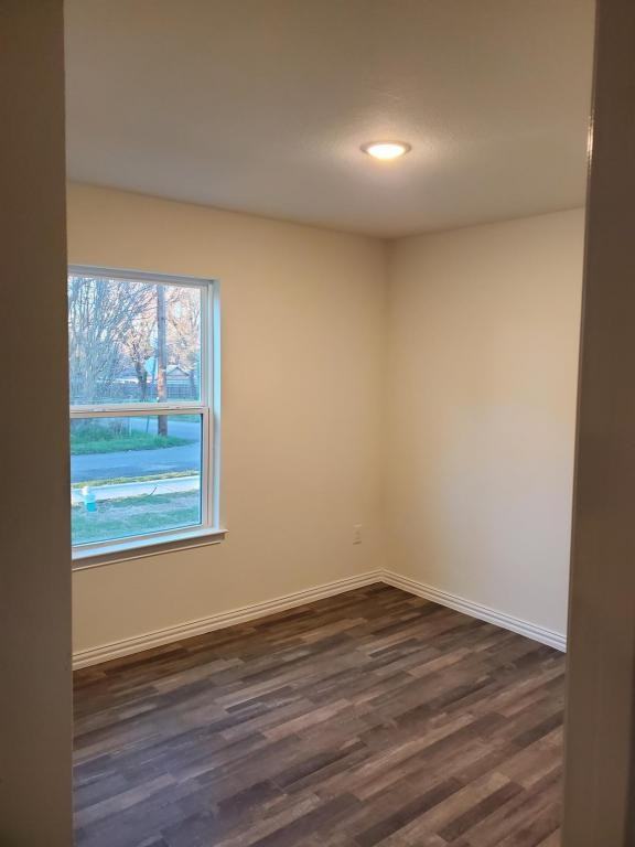 201 S 2nd St - Photo 5 of 10